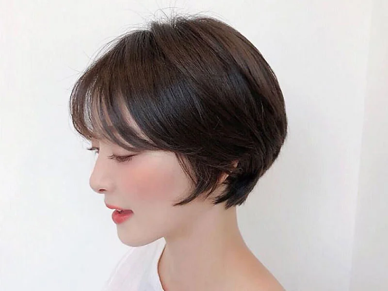 Tóc ngắn nữ kiểu pixie cắt gọn nhìn nghiêng