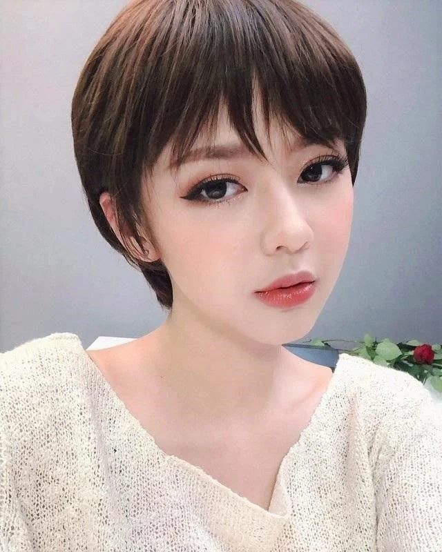 Tóc ngắn nữ pixie mái bằng cá tính cận mặt