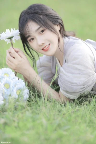 Hình nền gái xinh cầm hoa