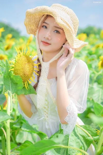 Hình nền gái xinh và hoa Hướng Dương