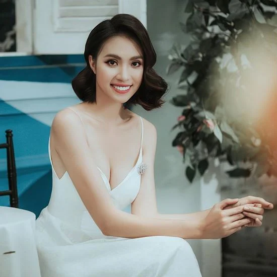 Thân hình đẹp như tượng tạc của mỹ nữ Siêu mẫu Việt Nam 2018
