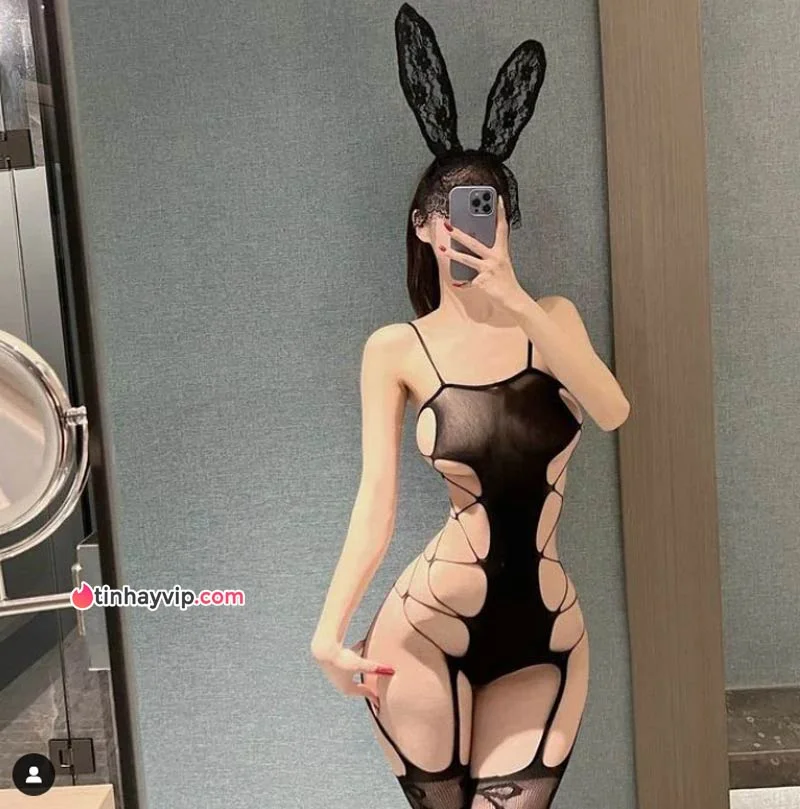 Trần Huyền Châu show ảnh nóng 2