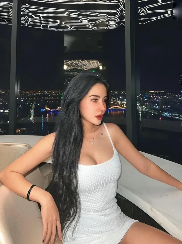 ảnh gái xinh khoe ngực cực cuốn